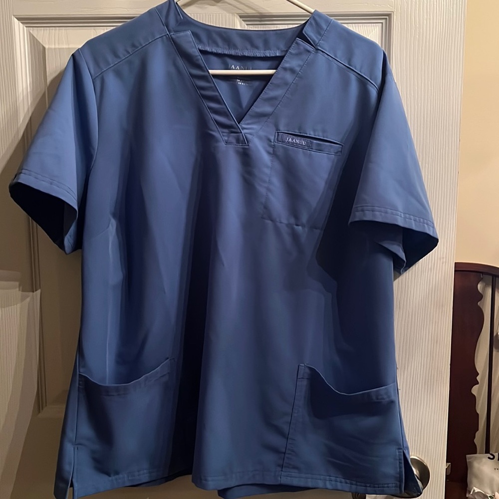 Blue Jaanuu scrub top great barely worn condition 1x ceil blue picture too dark